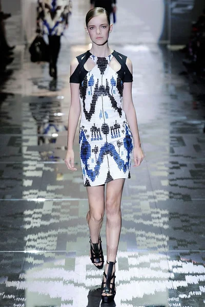 Look 30